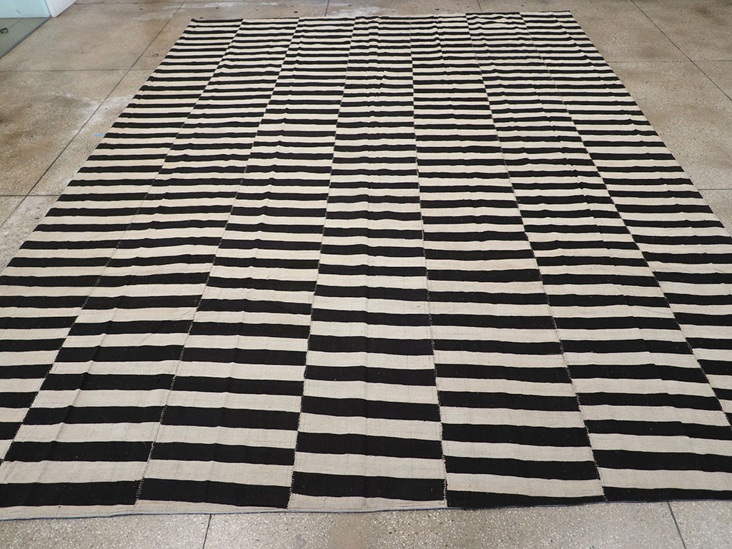 Modern Persian Flatweave Kilim Large Room Size Carpet, No.30463 - Galerie Shabab