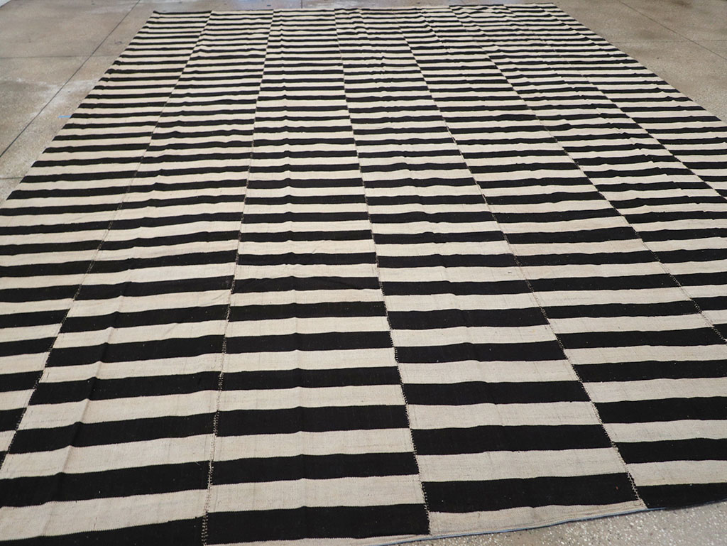 Modern Persian Flatweave Kilim Large Room Size Carpet, No.30463 - Galerie Shabab