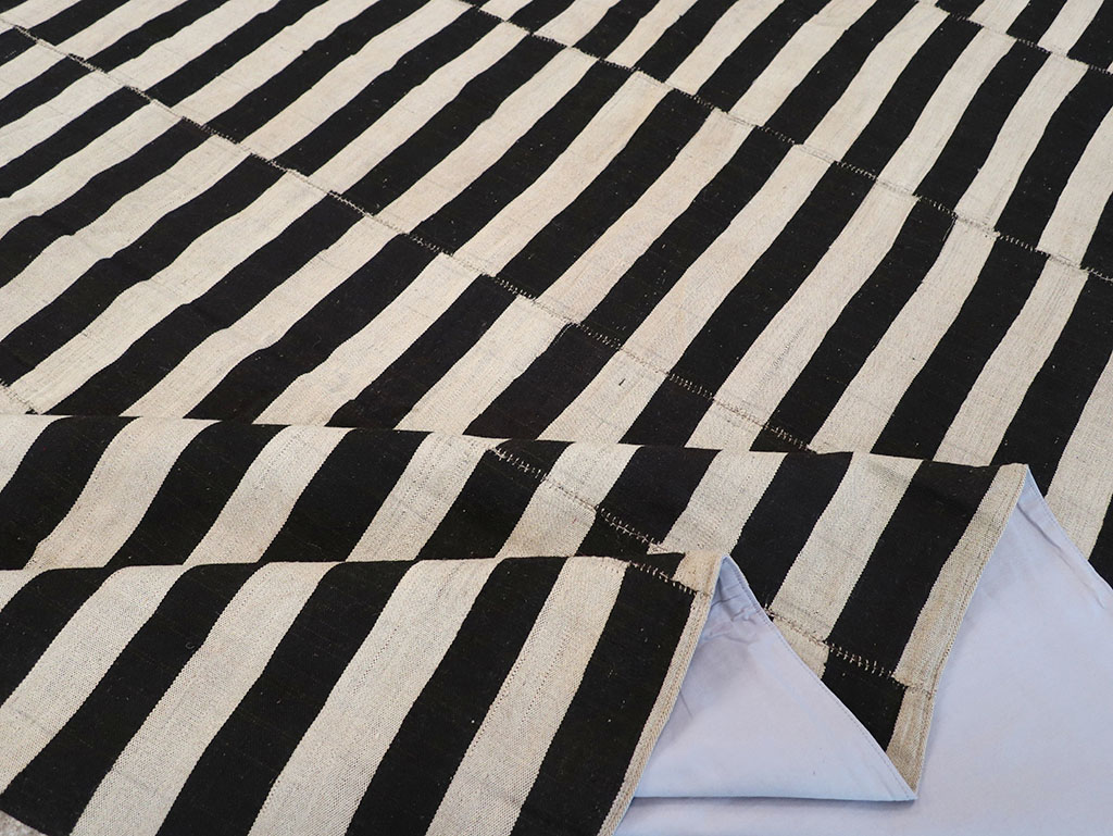 Modern Persian Flatweave Kilim Large Room Size Carpet, No.30463 - Galerie Shabab