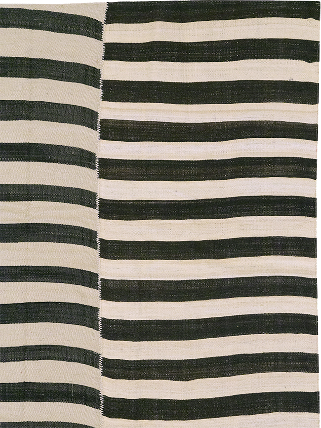 Vintage Persian Flatweave Kilim Room Size Carpet, No.30464 - Galerie Shabab