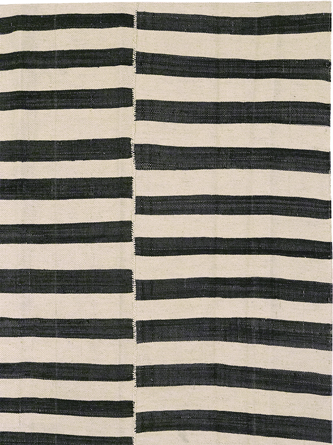 Vintage Persian Flatweave Kilim Room Size Carpet, No.30464 - Galerie Shabab