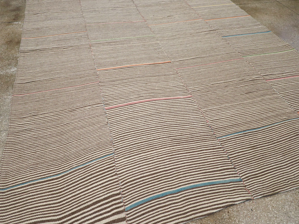 Contemporary Turkish Flatweave Kilim Room Size Carpet, No.30466 - Galerie Shabab