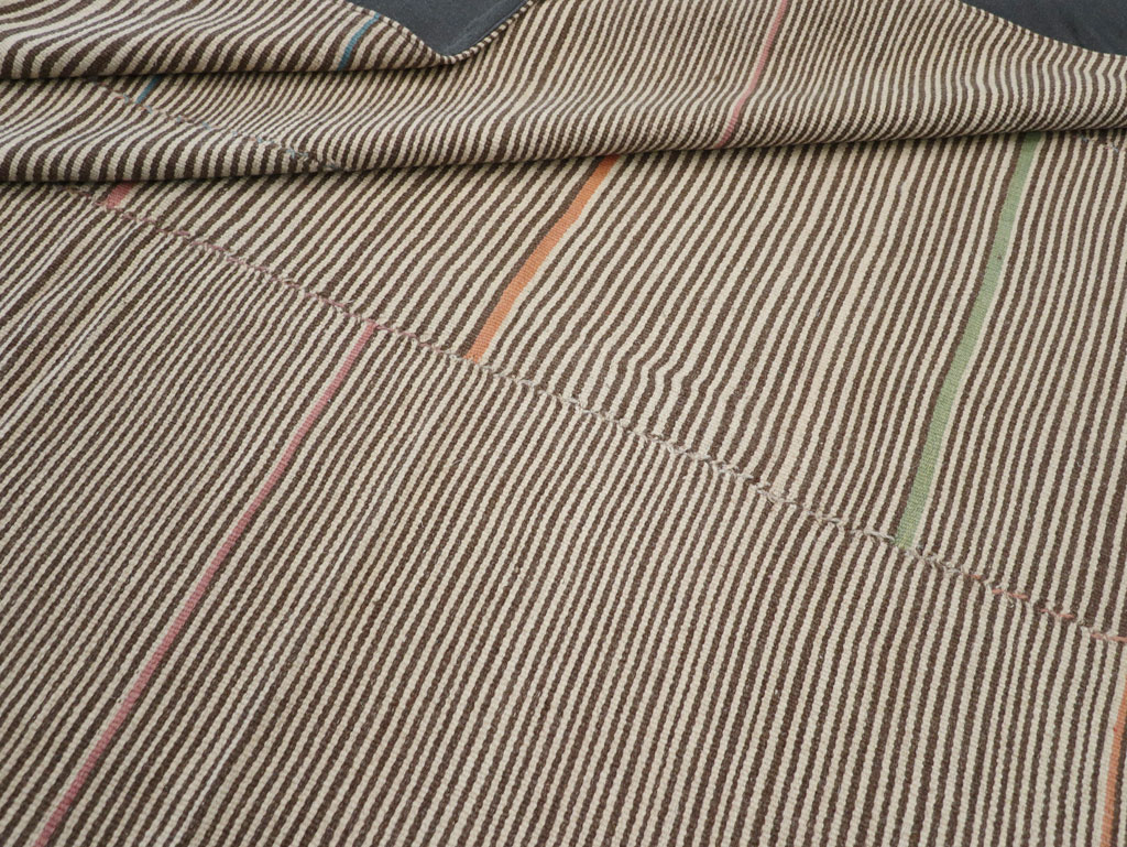 Contemporary Turkish Flatweave Kilim Room Size Carpet, No.30466 - Galerie Shabab