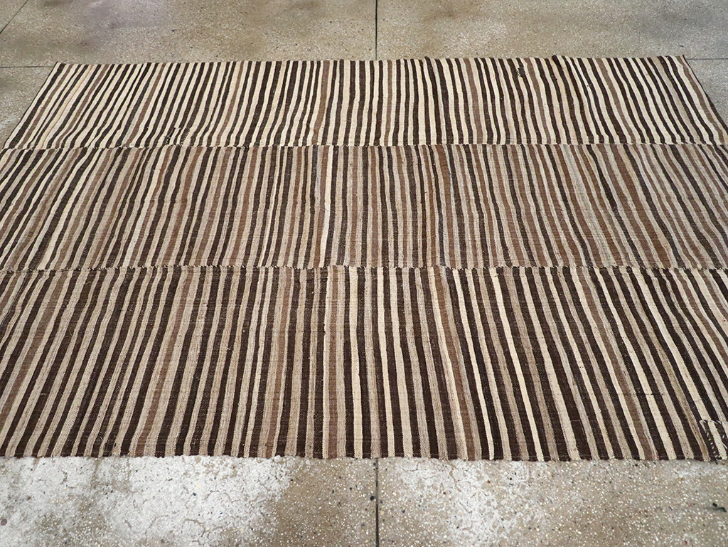 Vintage Persian Flatweave Kilim Accent Rug, No.30467 - Galerie Shabab