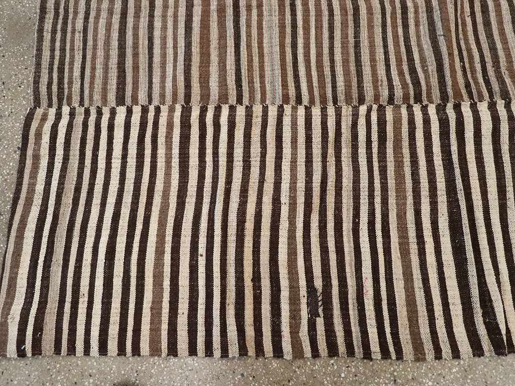 Vintage Persian Flatweave Kilim Accent Rug, No.30467 - Galerie Shabab