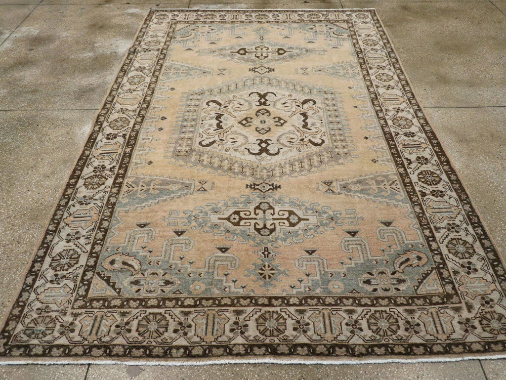 Vintage Persian Veece Accent Carpet, No.30478 - Galerie Shabab