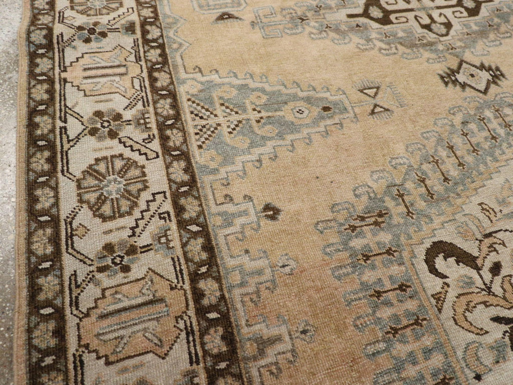 Vintage Persian Veece Accent Carpet, No.30478 - Galerie Shabab
