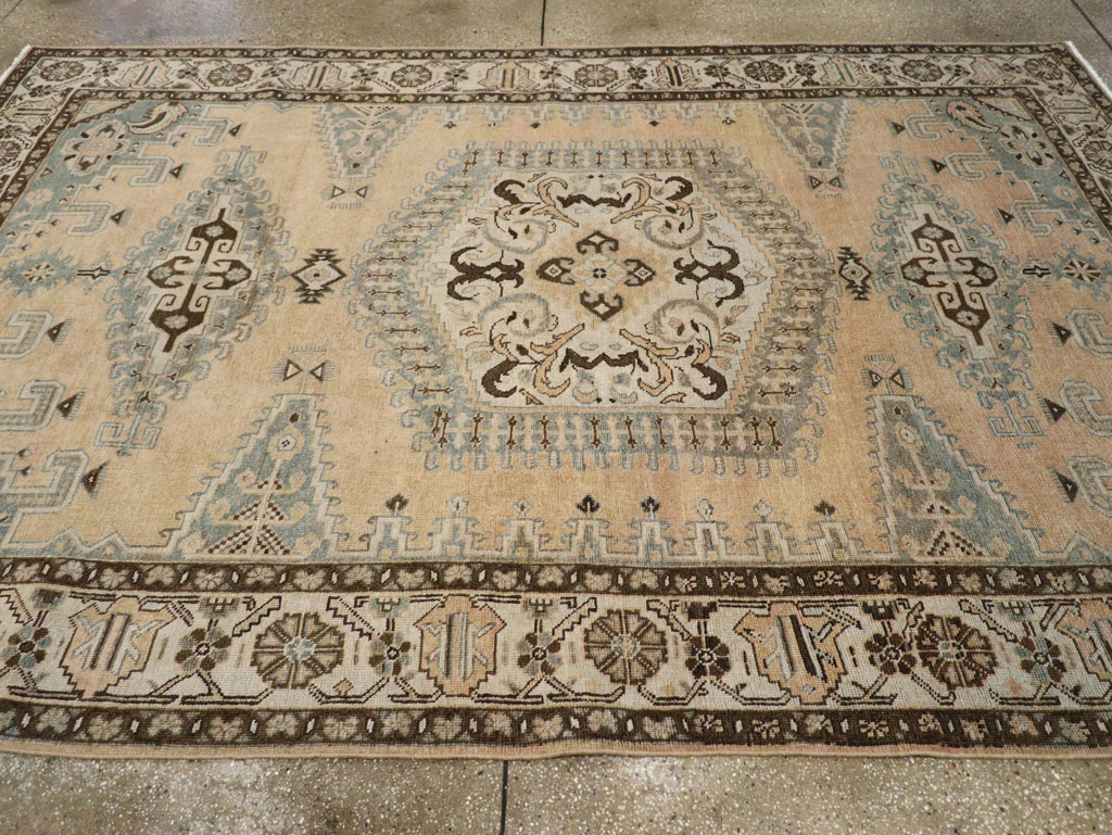 Vintage Persian Veece Accent Carpet, No.30478 - Galerie Shabab