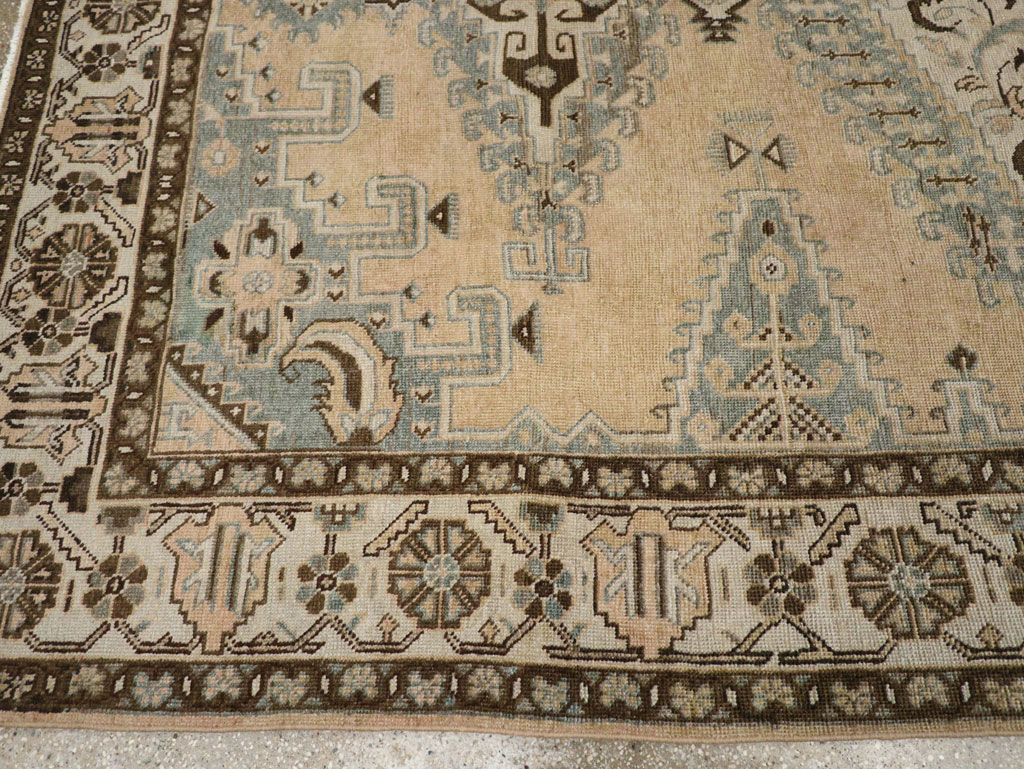Vintage Persian Veece Accent Carpet, No.30478 - Galerie Shabab