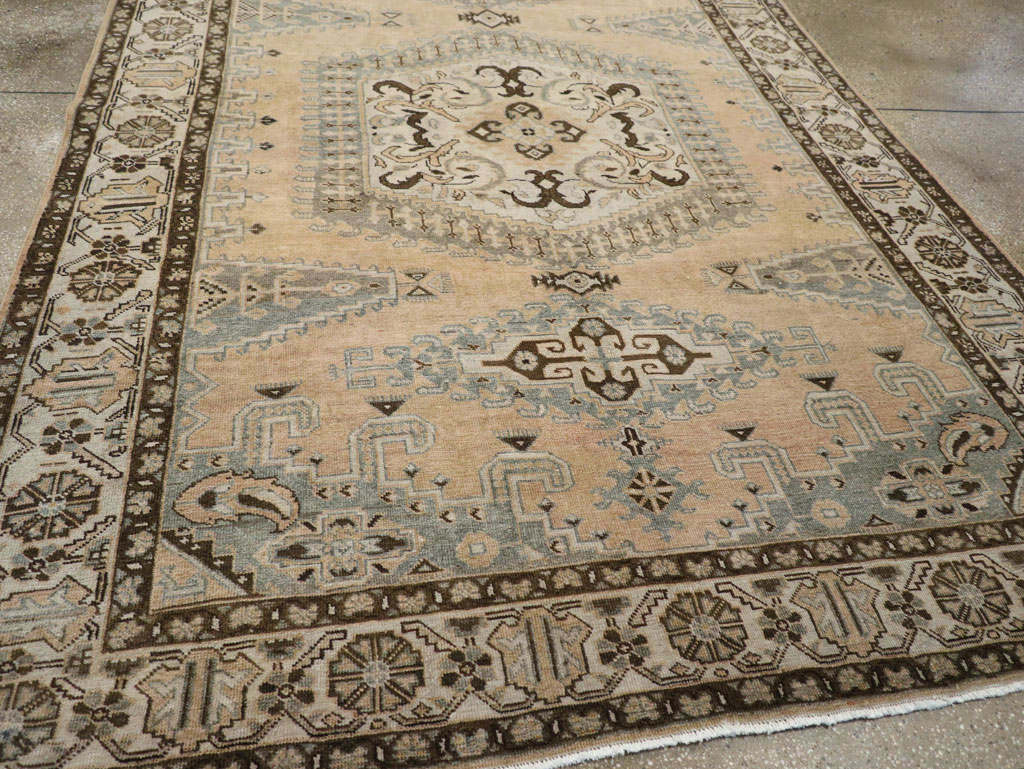 Vintage Persian Veece Accent Carpet, No.30478 - Galerie Shabab