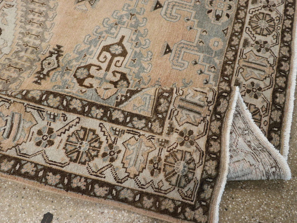 Vintage Persian Veece Accent Carpet, No.30478 - Galerie Shabab