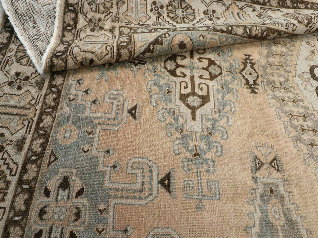 Vintage Persian Veece Accent Carpet, No.30478 - Galerie Shabab