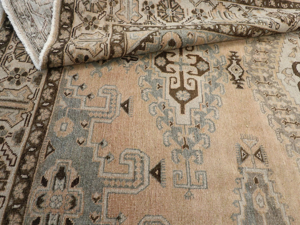 Vintage Persian Veece Accent Carpet, No.30478 - Galerie Shabab