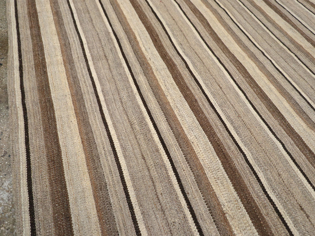 Contemporary Turkish Flatweave Kilim Room Size Carpet, No.30510 - Galerie Shabab