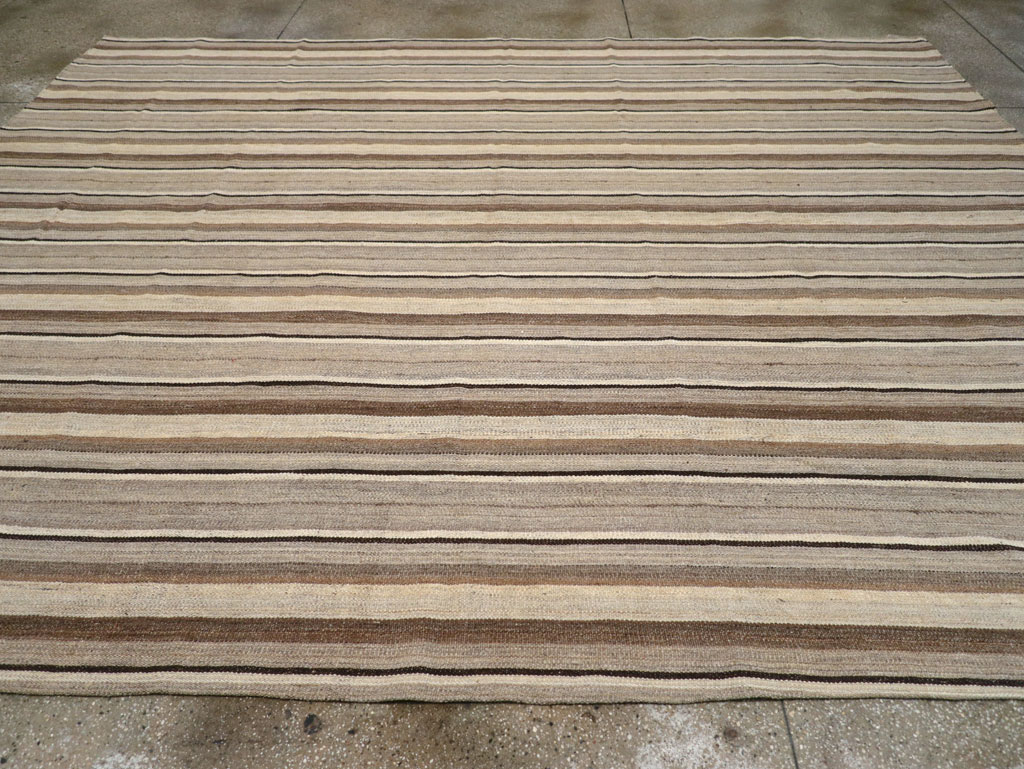 Contemporary Turkish Flatweave Kilim Room Size Carpet, No.30510 - Galerie Shabab