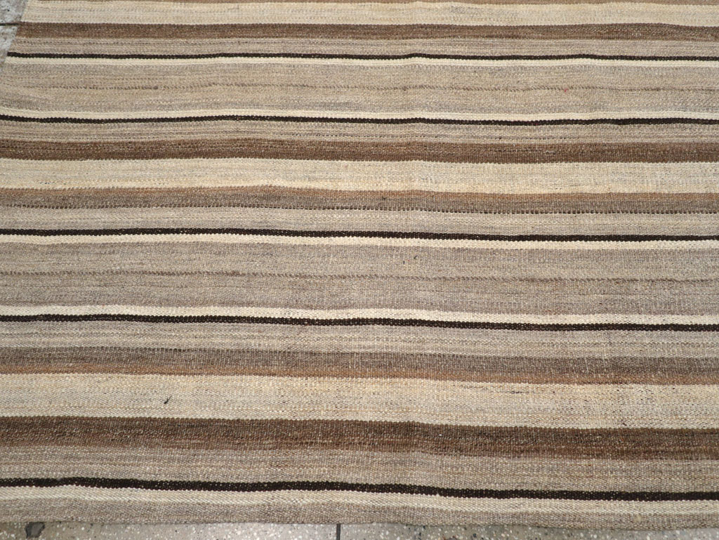 Contemporary Turkish Flatweave Kilim Room Size Carpet, No.30510 - Galerie Shabab