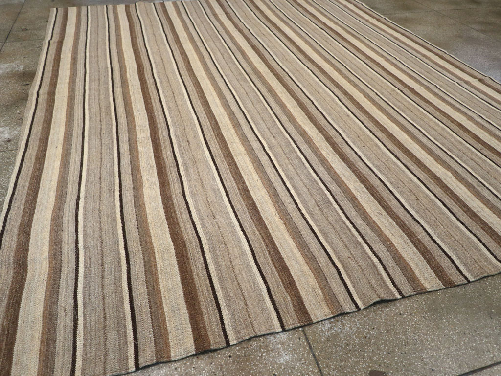 Contemporary Turkish Flatweave Kilim Room Size Carpet, No.30510 - Galerie Shabab