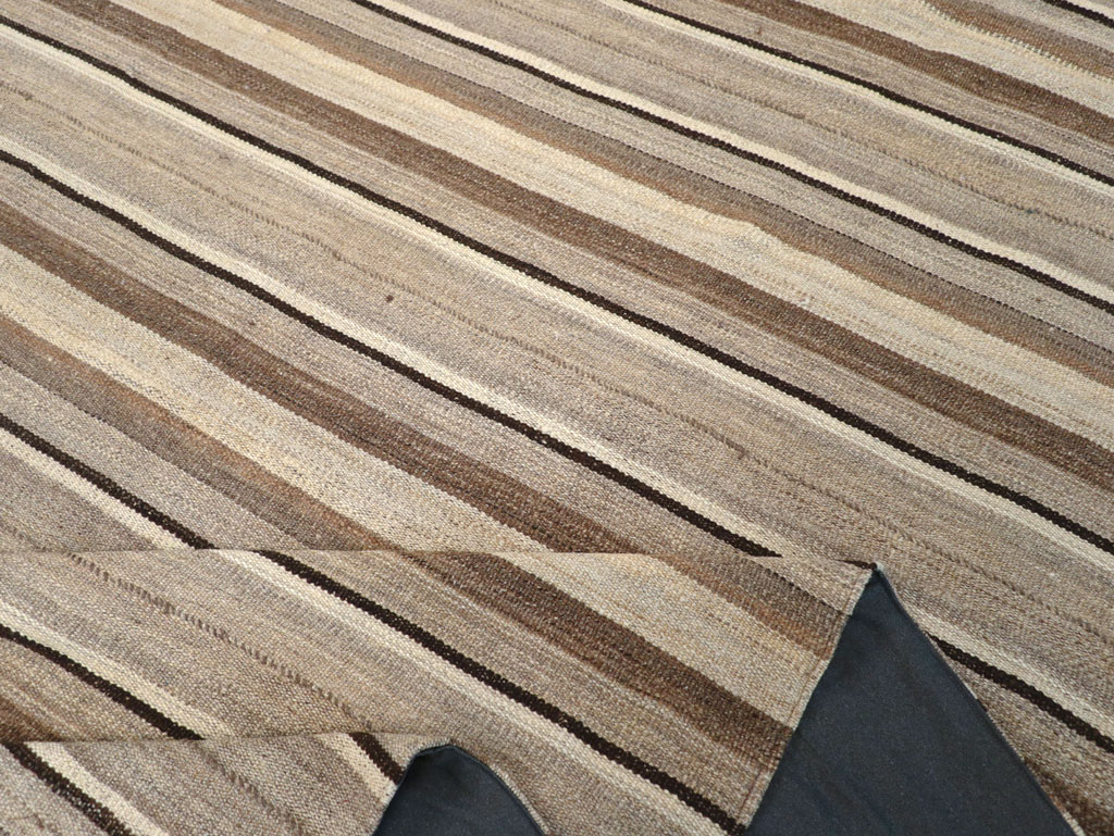 Contemporary Turkish Flatweave Kilim Room Size Carpet, No.30510 - Galerie Shabab