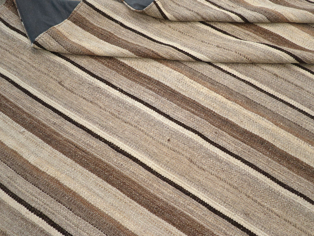 Contemporary Turkish Flatweave Kilim Room Size Carpet, No.30510 - Galerie Shabab