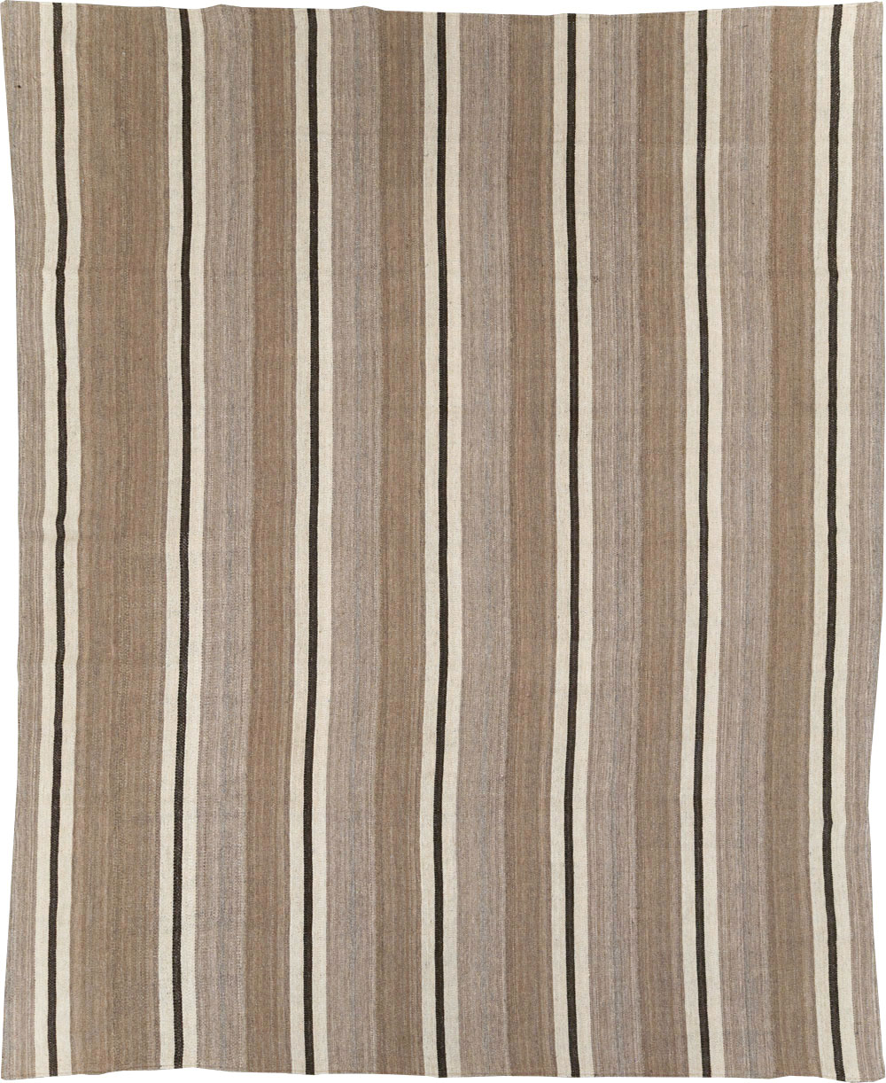 Contemporary Turkish Flatweave Kilim Room Size Carpet, No.30511 - Galerie Shabab