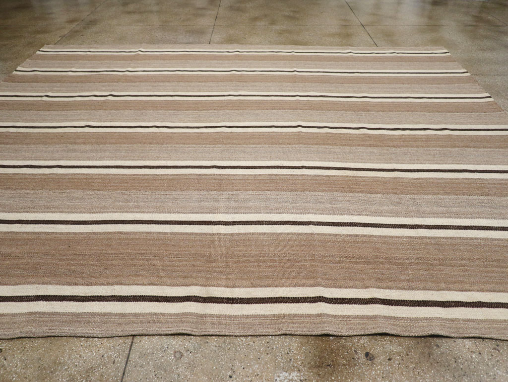 Contemporary Turkish Flatweave Kilim Room Size Carpet, No.30511 - Galerie Shabab