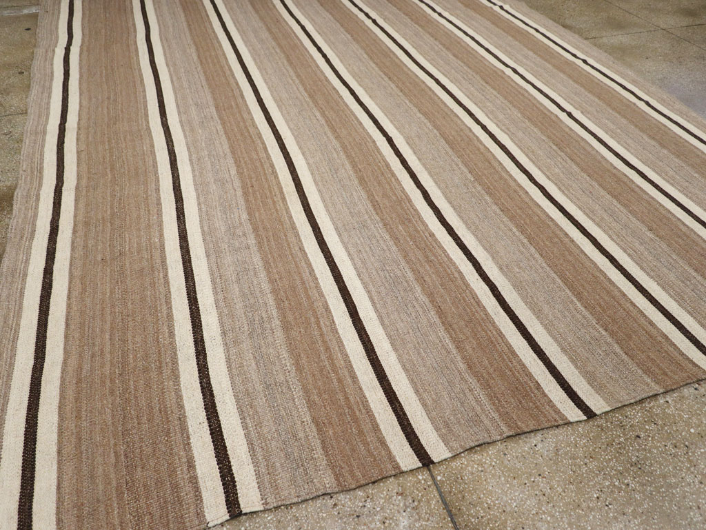 Contemporary Turkish Flatweave Kilim Room Size Carpet, No.30511 - Galerie Shabab