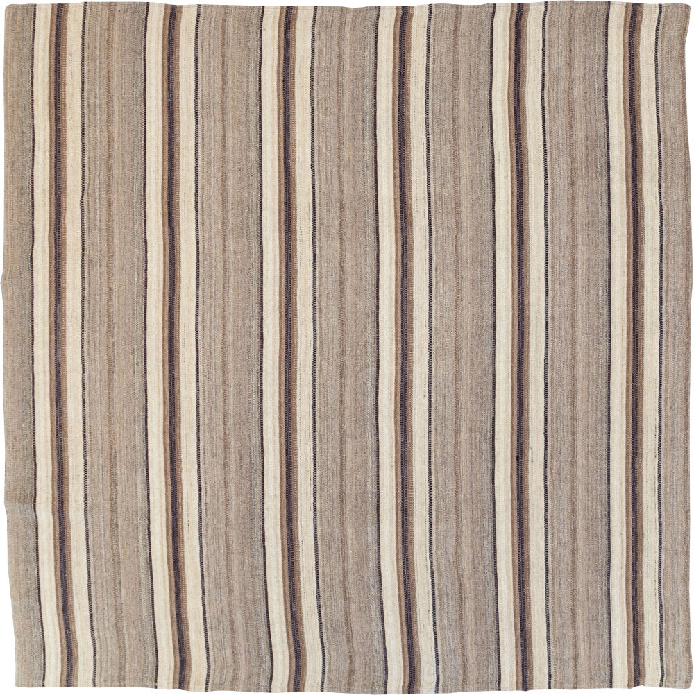 Contemporary Turkish Flatweave Kilim Square Room Size Carpet, No.30512 - Galerie Shabab
