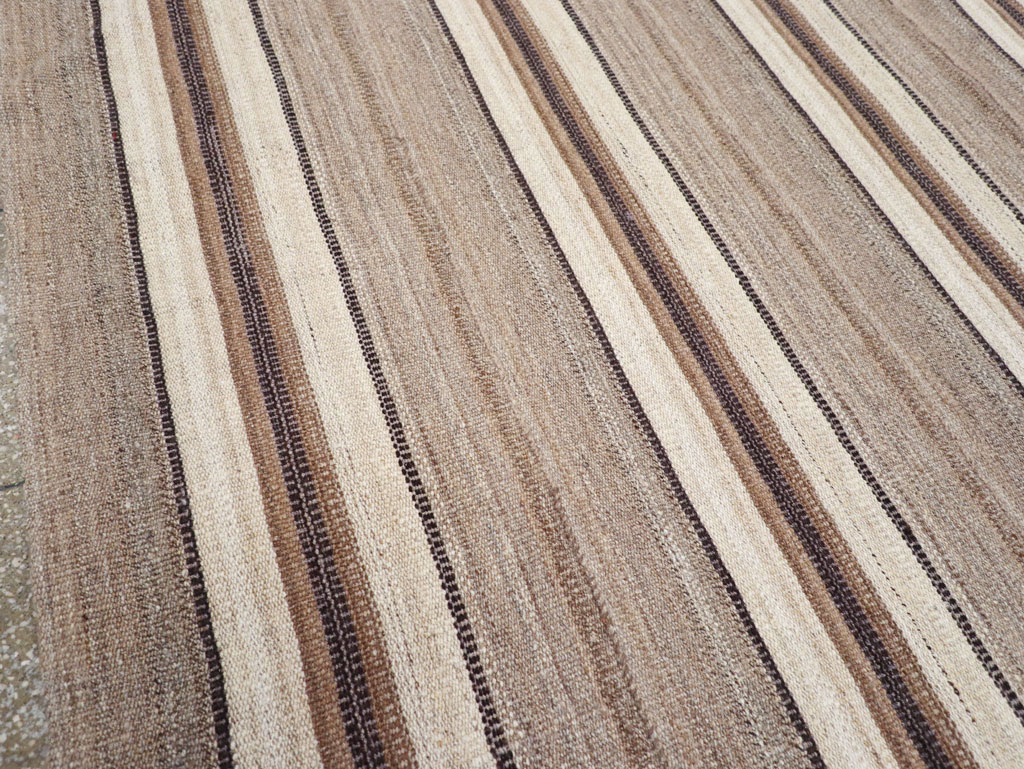 Contemporary Turkish Flatweave Kilim Square Room Size Carpet, No.30512 - Galerie Shabab