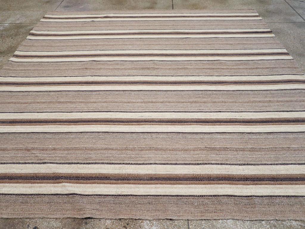 Contemporary Turkish Flatweave Kilim Square Room Size Carpet, No.30512 - Galerie Shabab