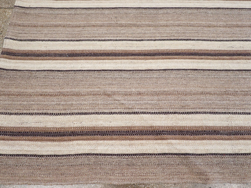 Contemporary Turkish Flatweave Kilim Square Room Size Carpet, No.30512 - Galerie Shabab