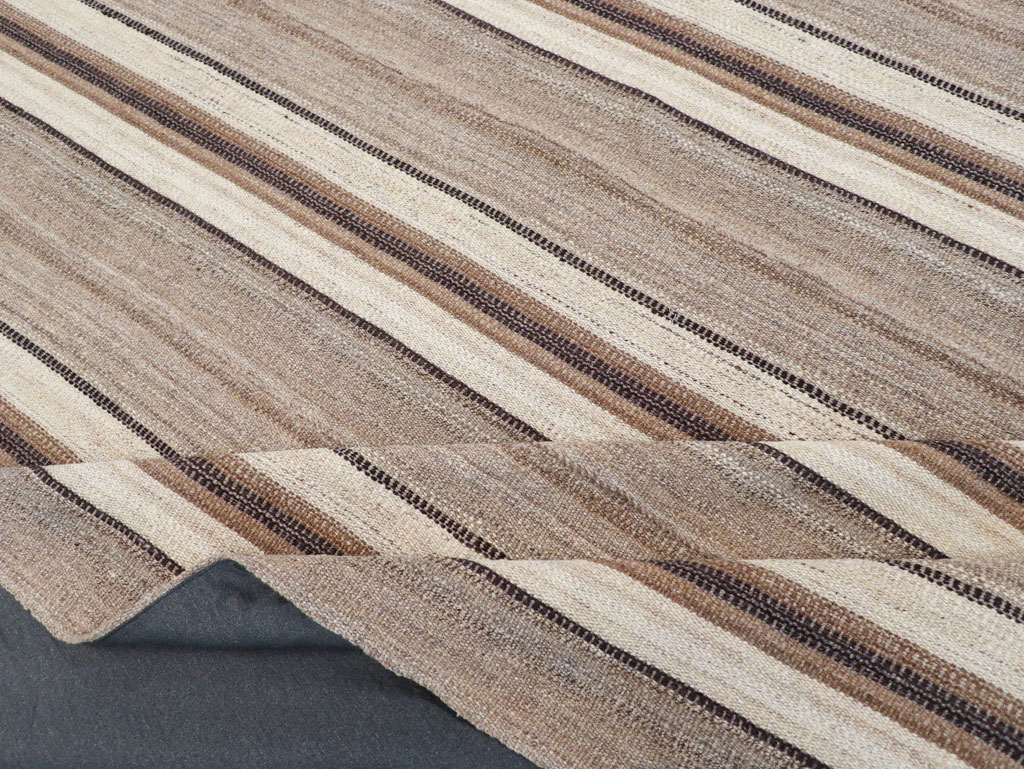 Contemporary Turkish Flatweave Kilim Square Room Size Carpet, No.30512 - Galerie Shabab