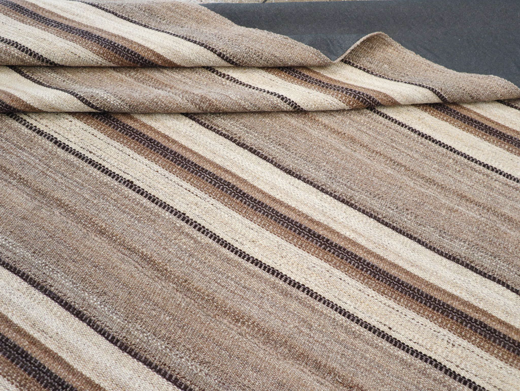 Contemporary Turkish Flatweave Kilim Square Room Size Carpet, No.30512 - Galerie Shabab