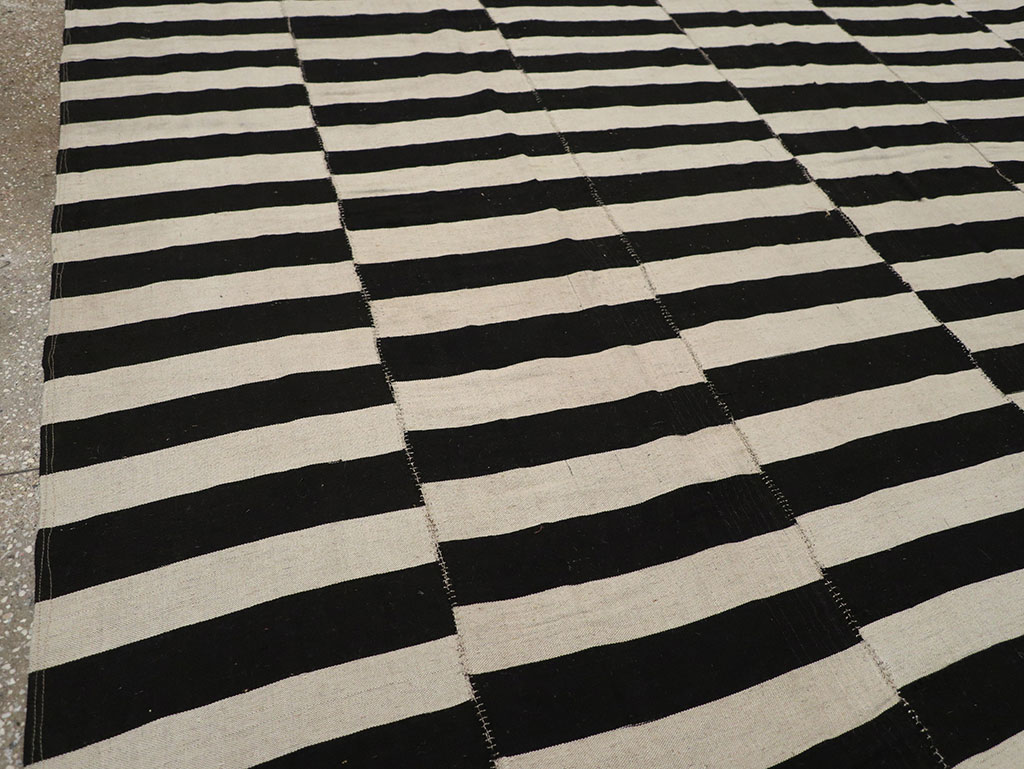 Modern Persian Flatweave Kilim Gallery Carpet, No.30517 - Galerie Shabab