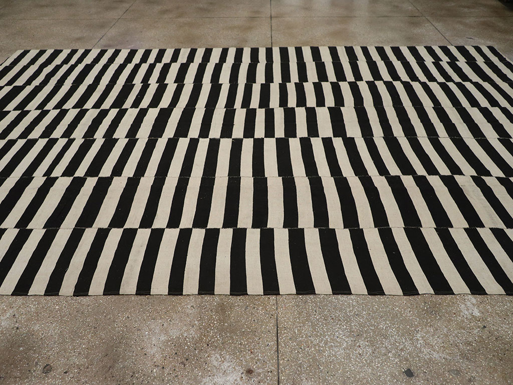 Modern Persian Flatweave Kilim Gallery Carpet, No.30517 - Galerie Shabab