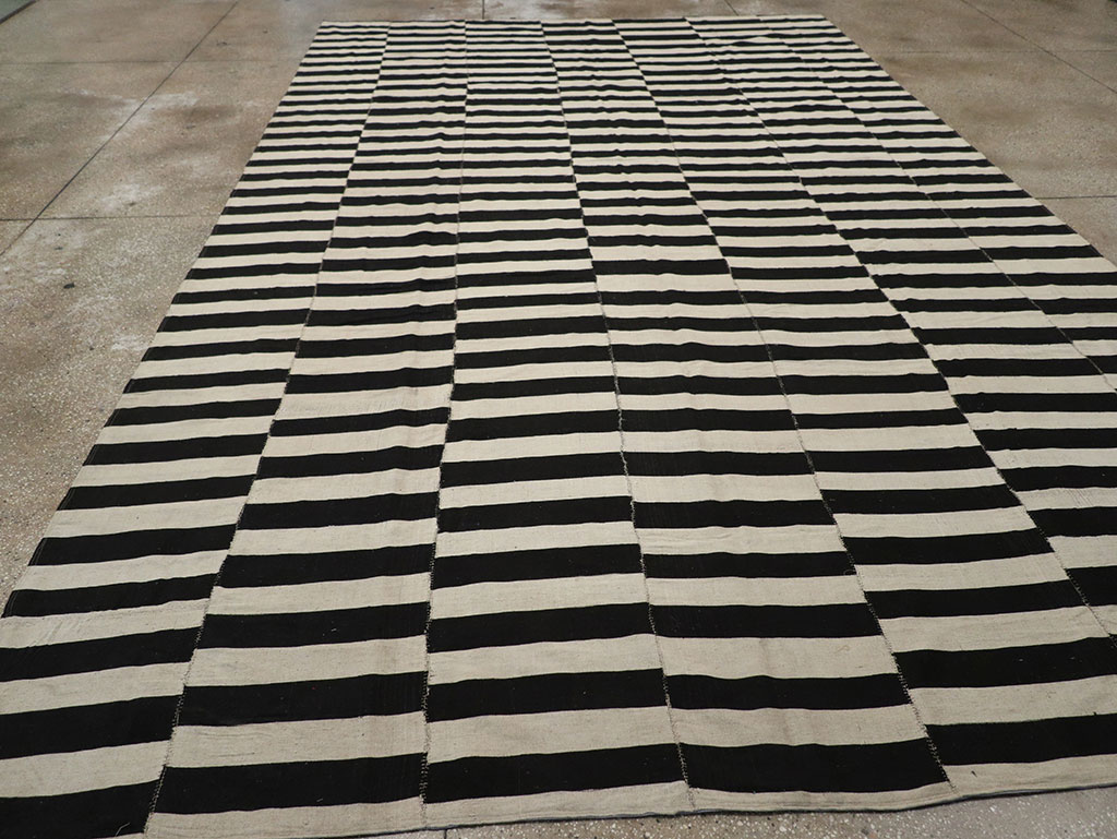 Modern Persian Flatweave Kilim Gallery Carpet, No.30517 - Galerie Shabab