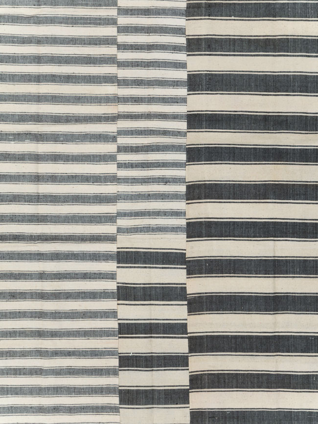 Vintage Turkish Flatweave Kilim Room Size Carpet, No.30530 - Galerie Shabab