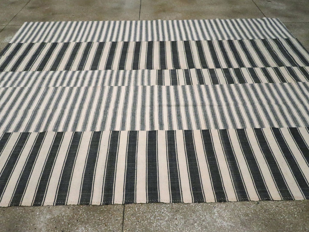 Vintage Turkish Flatweave Kilim Room Size Carpet, No.30530 - Galerie Shabab