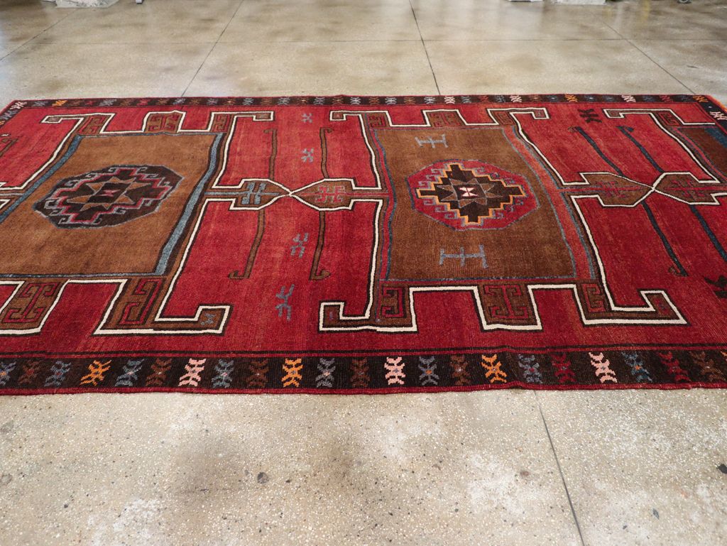 Vintage Turkish Anatolian Tribal Room Size Carpet, No.30550 - Galerie Shabab