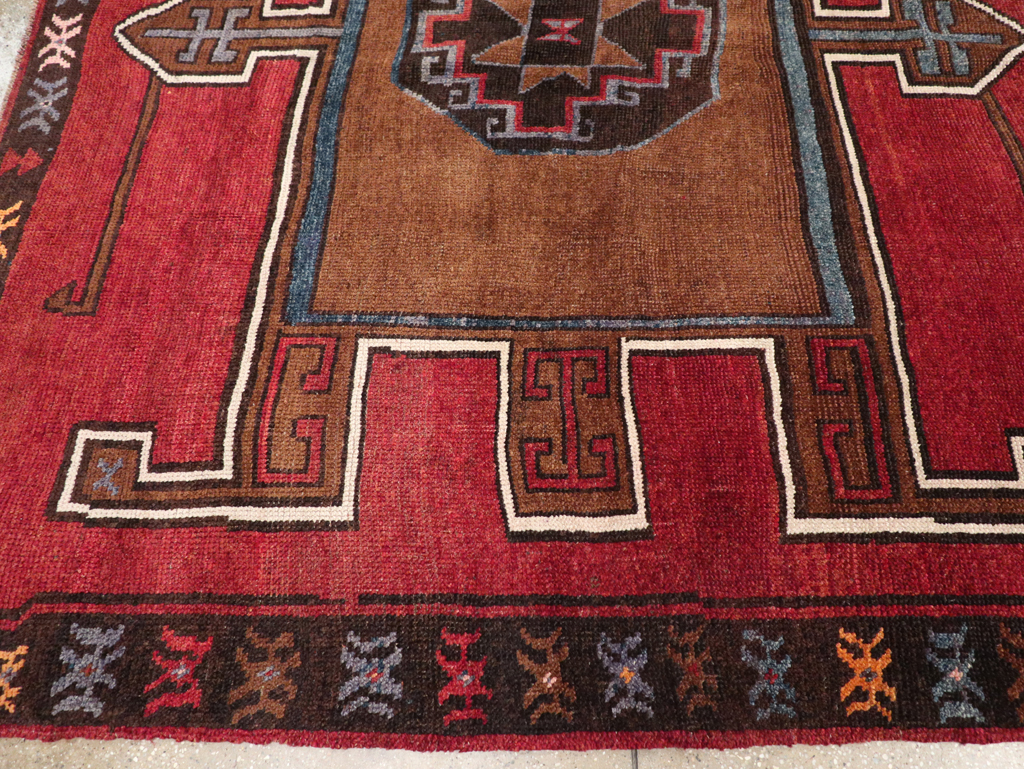Vintage Turkish Anatolian Tribal Room Size Carpet, No.30550 - Galerie Shabab