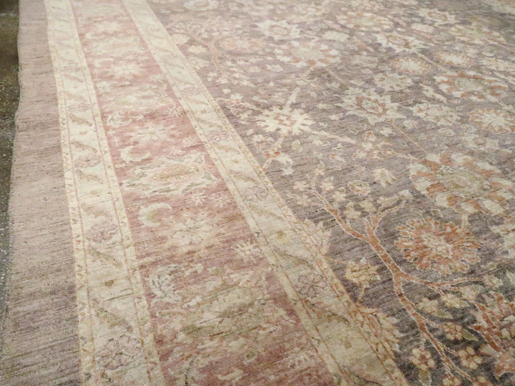 Modern Persian Sultanabad Room Size Carpet, No.30560 - Galerie Shabab