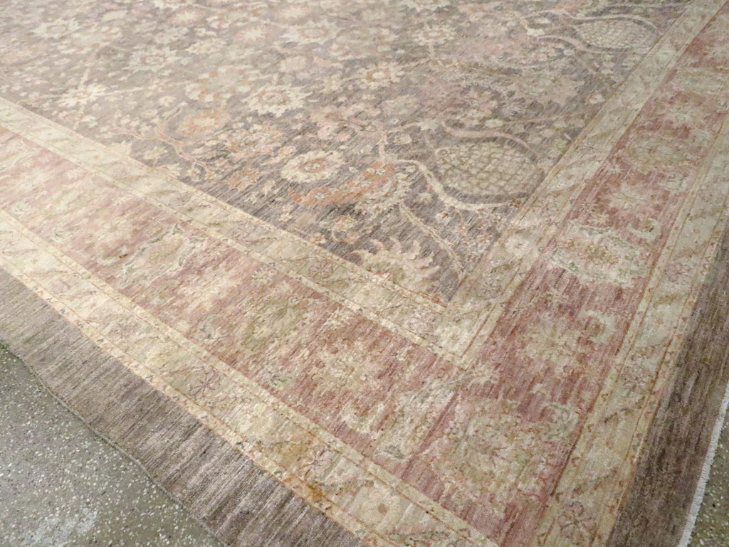 Modern Persian Sultanabad Room Size Carpet, No.30560 - Galerie Shabab