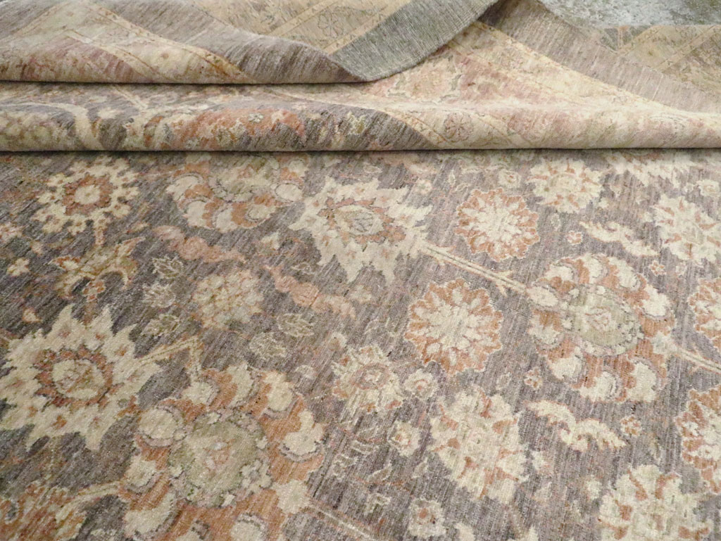 Modern Persian Sultanabad Room Size Carpet, No.30560 - Galerie Shabab