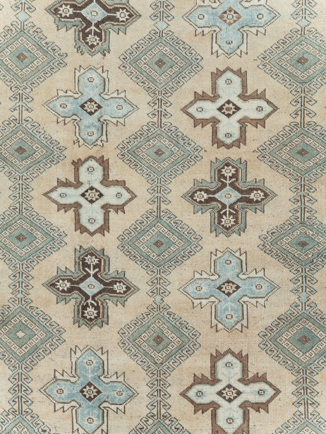 Vintage Room Size Anatolian Carpet, No.30564 - Galerie Shabab