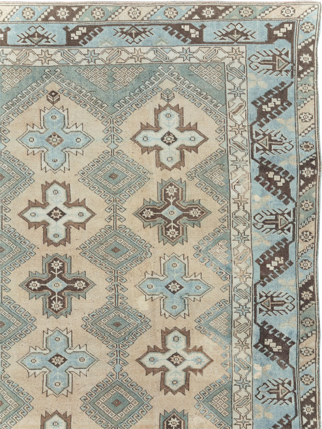 Vintage Room Size Anatolian Carpet, No.30564 - Galerie Shabab
