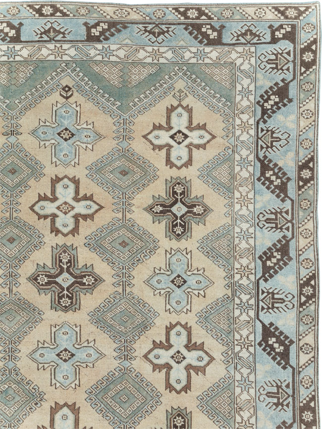 Vintage Room Size Anatolian Carpet, No.30564 - Galerie Shabab
