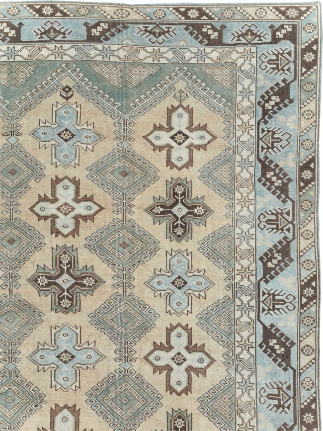 Vintage Room Size Anatolian Carpet, No.30564 - Galerie Shabab