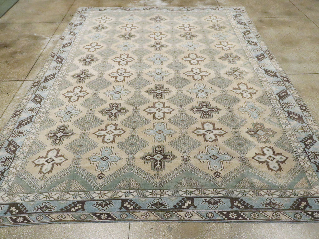 Vintage Room Size Anatolian Carpet, No.30564 - Galerie Shabab
