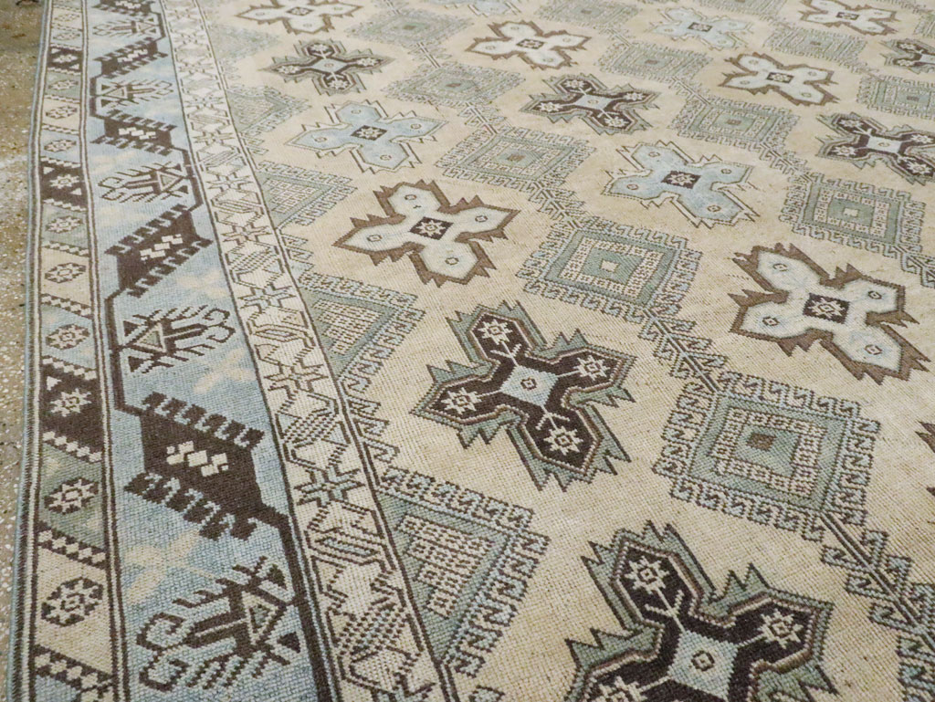 Vintage Room Size Anatolian Carpet, No.30564 - Galerie Shabab