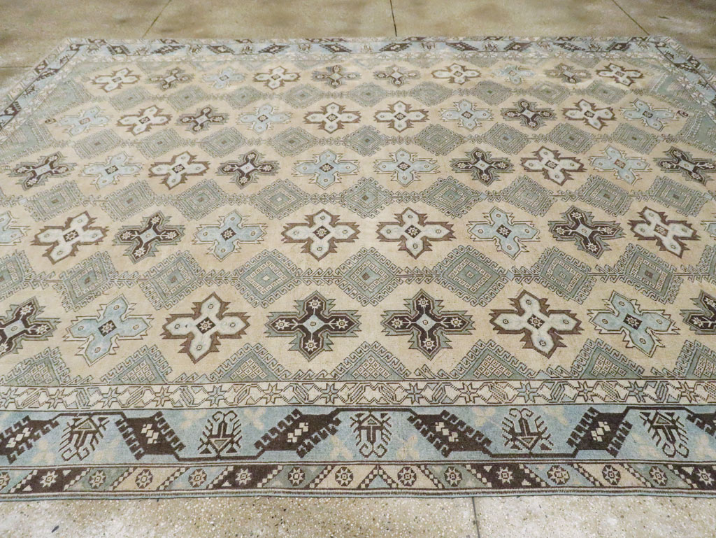 Vintage Room Size Anatolian Carpet, No.30564 - Galerie Shabab