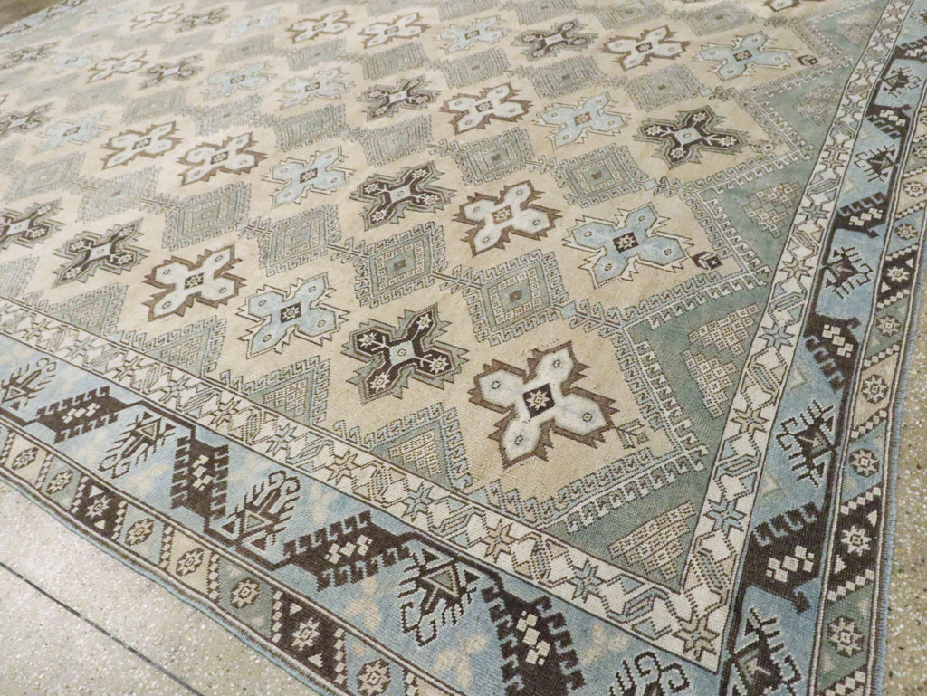 Vintage Room Size Anatolian Carpet, No.30564 - Galerie Shabab